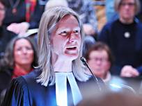 Ansprache von Dekanin Esther Philipps